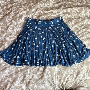 A line skater skirt